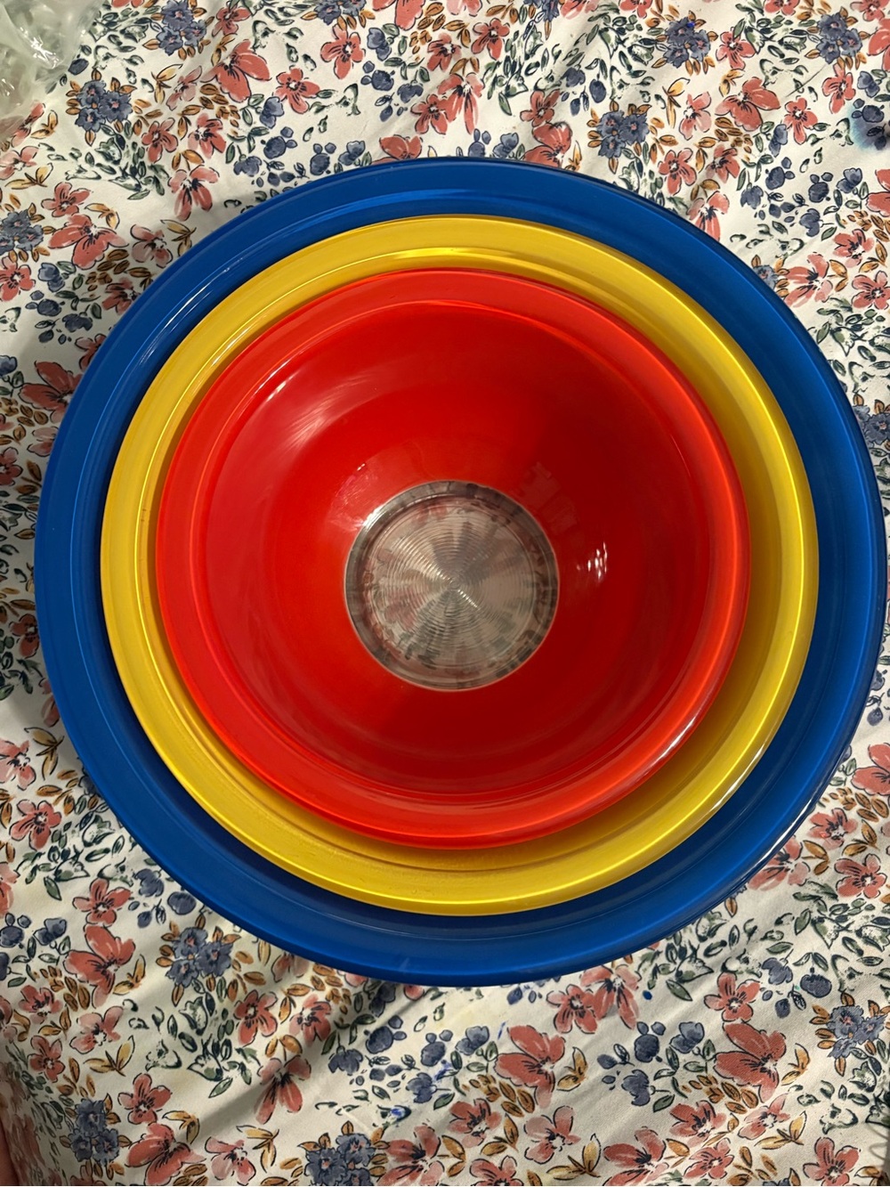 410- vintage Pyrex primary care bowl set